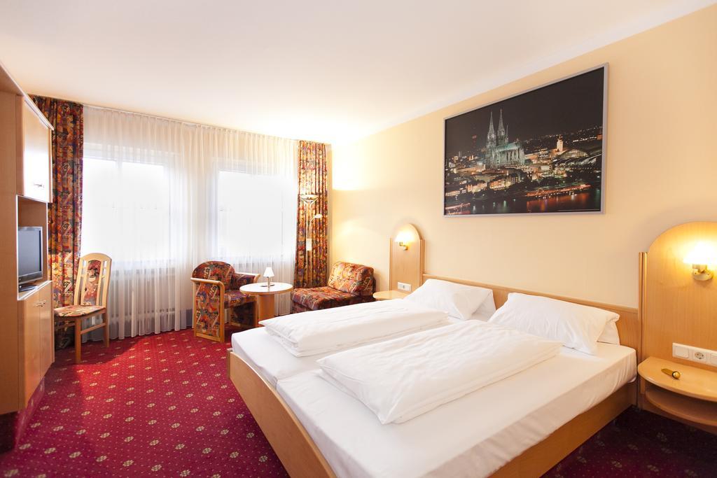 HOTEL-RESTAURANT BREITENBACHER HOF HÜRTH 3* (Deutschland) - von € 113